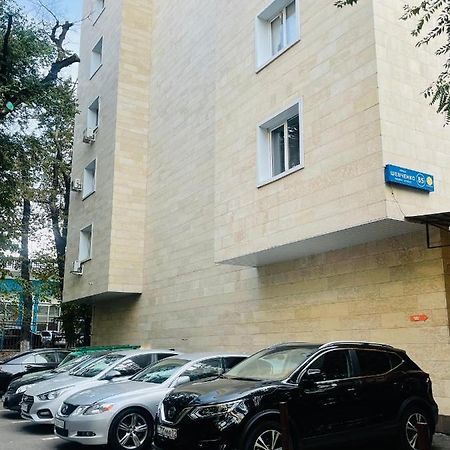 Уютная Квартира В Самом Сердце Алматы Alma-Ata Exteriör bild