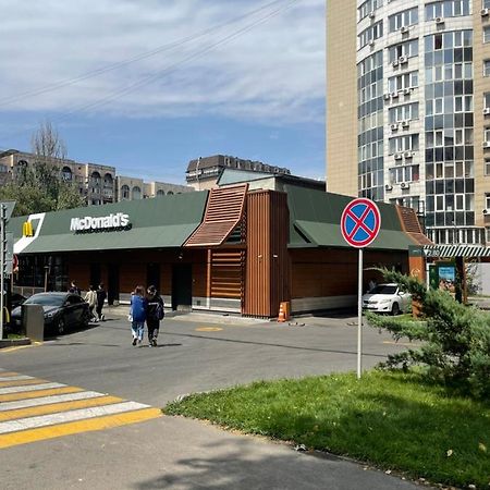 Уютная Квартира В Самом Сердце Алматы Alma-Ata Exteriör bild
